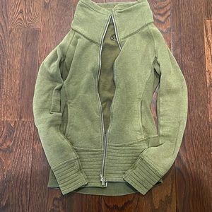 Lululemon Forest Green zip up warm jacket